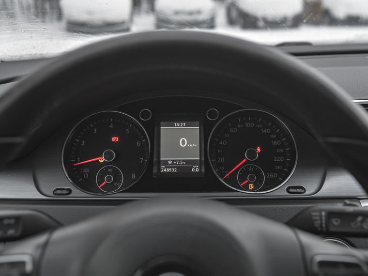 Volkswagen Passat 2013 года, 248 000 км - вид 5