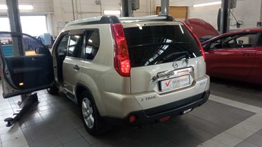 Nissan X-Trail 2010 года, 240 000 км - вид 3