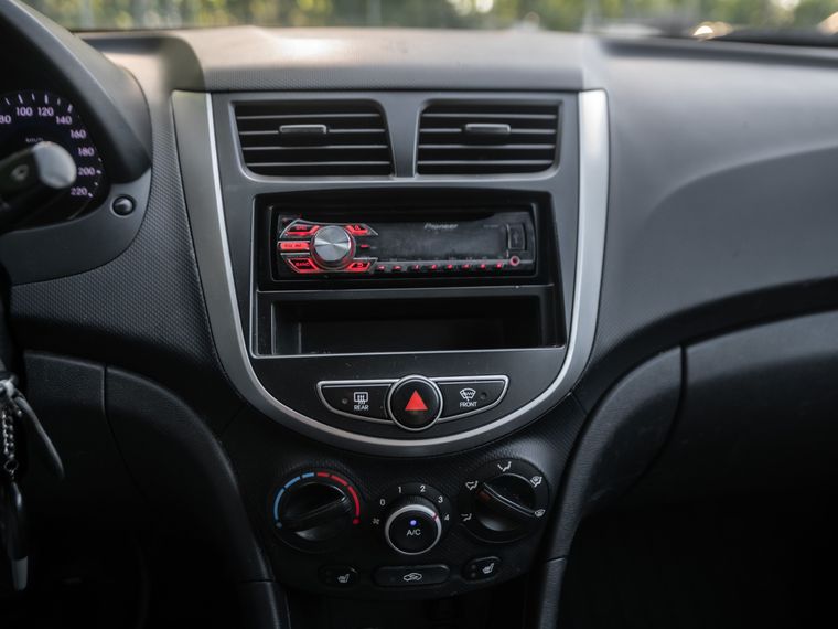 Hyundai Solaris 2012 года, 236 281 км - вид 7