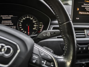 Audi A4 2017 года, 178 500 км - вид 8