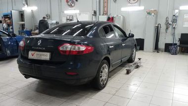 Renault Fluence 2011 года, 162 801 км - вид 3