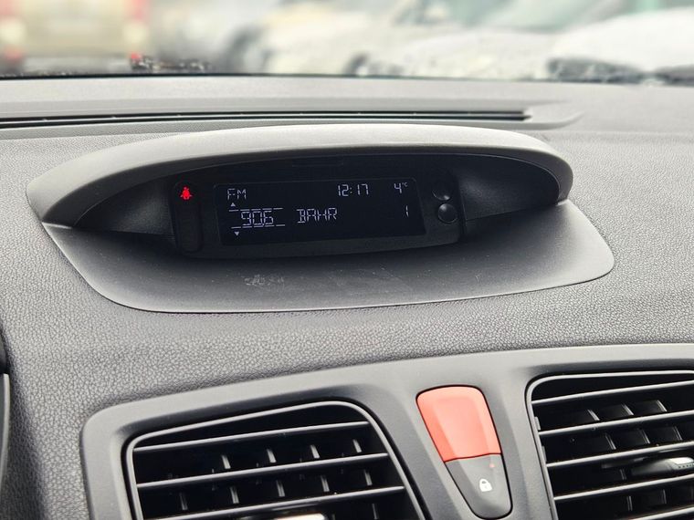 Renault Fluence 2011 года, 162 801 км - вид 10