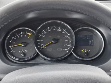 Renault Fluence 2011 года, 162 801 км - вид 8