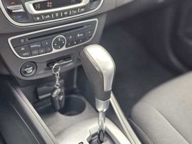 Renault Fluence 2011 года, 162 801 км - вид 12