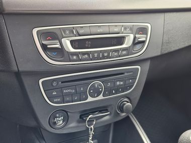 Renault Fluence 2011 года, 162 801 км - вид 11