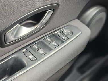 Renault Fluence 2011 года, 162 801 км - вид 13