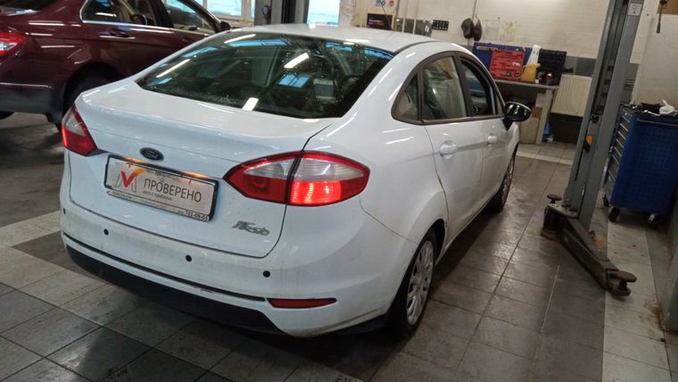 Ford Fiesta 2015 года, 109 148 км - вид 3