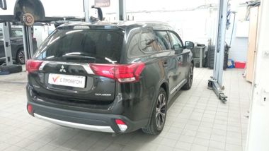 Mitsubishi Outlander 2017 года, 124 679 км - вид 3