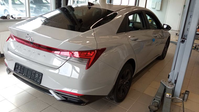 Hyundai Elantra 2022 года, 8 347 км - вид 3