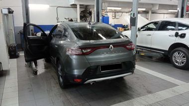 Renault Arkana 2021 года, 186 000 км - вид 4