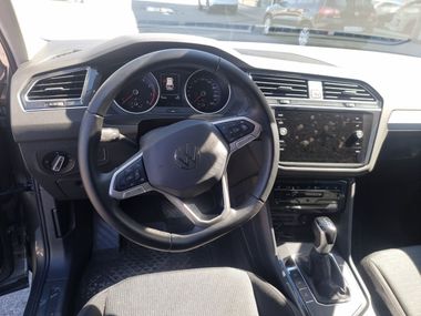 Volkswagen Tiguan 2022 года, 15 355 км - вид 3