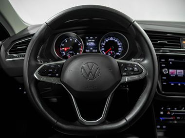 Volkswagen Tiguan 2022 года, 15 355 км - вид 8