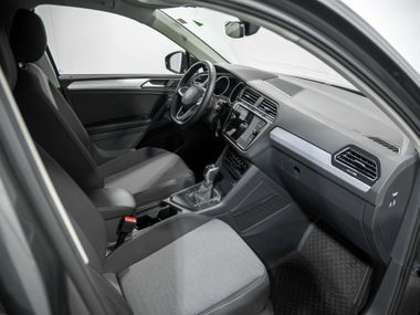 Volkswagen Tiguan 2022 года, 15 355 км - вид 16