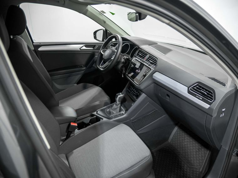 Volkswagen Tiguan 2022 года, 15 355 км - вид 16