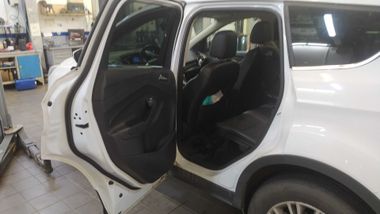 Ford Kuga 2014 года, 162 528 км - вид 3