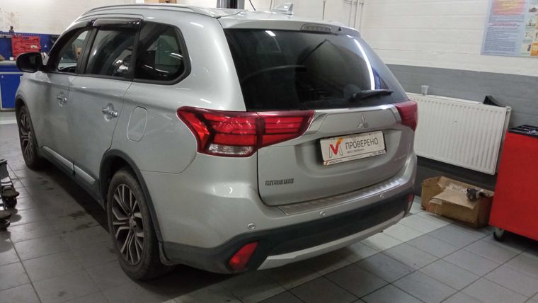 Mitsubishi Outlander 2017 года, 189 000 км - вид 4