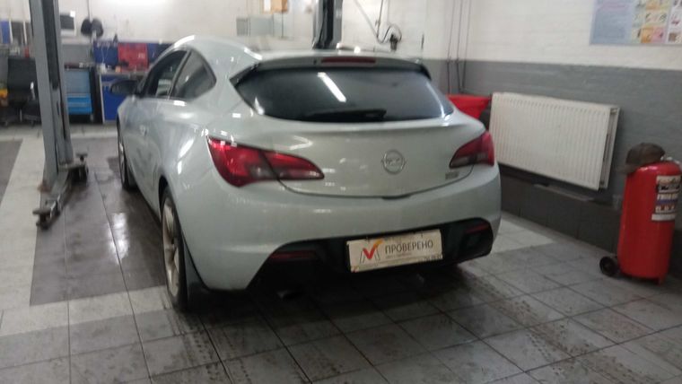 Opel Astra GTC 2012 года, 174 460 км - вид 4