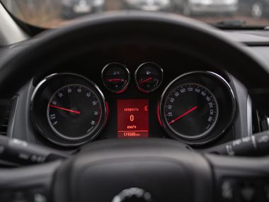 Opel Astra GTC 2012 года, 174 460 км - вид 5