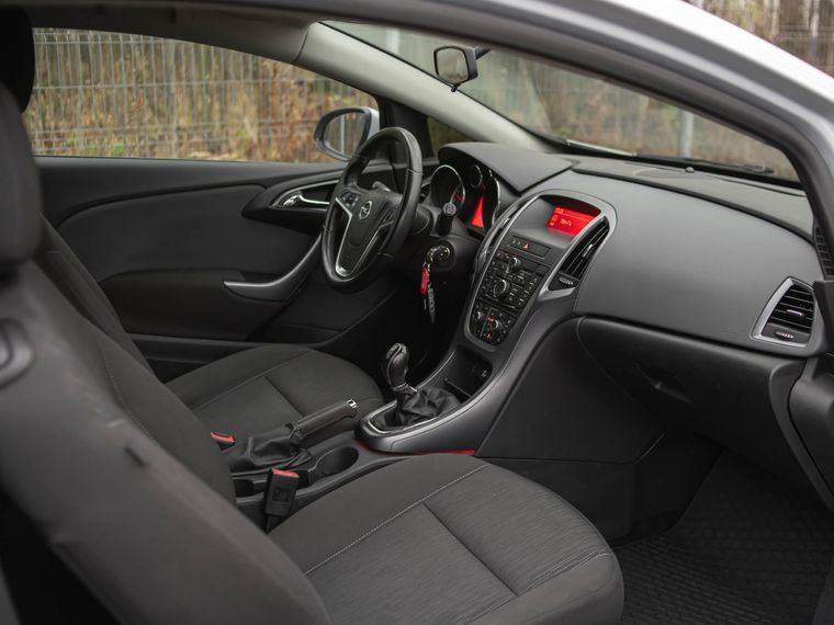 Opel Astra GTC 2012 года, 174 460 км - вид 11