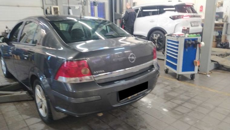 Opel Astra 2011 года, 142 941 км - вид 4