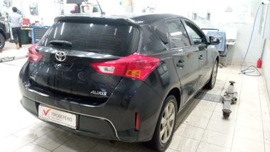 Toyota Auris 2014 года, 174 317 км - вид 3