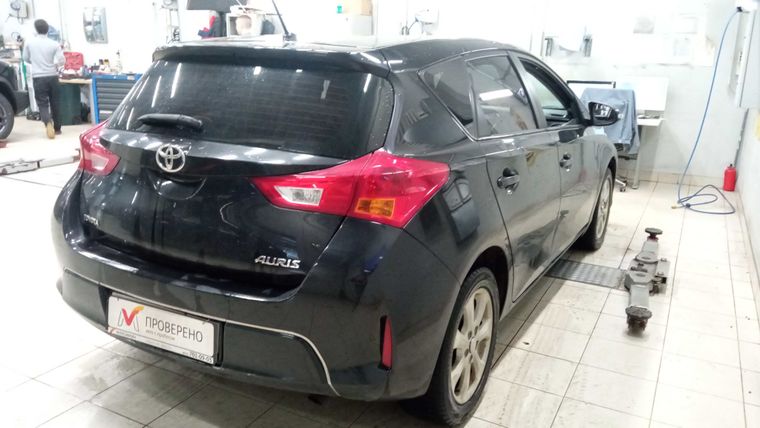 Toyota Auris 2014 года, 174 317 км - вид 3