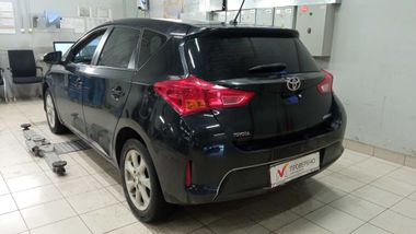 Toyota Auris 2014 года, 174 317 км - вид 4