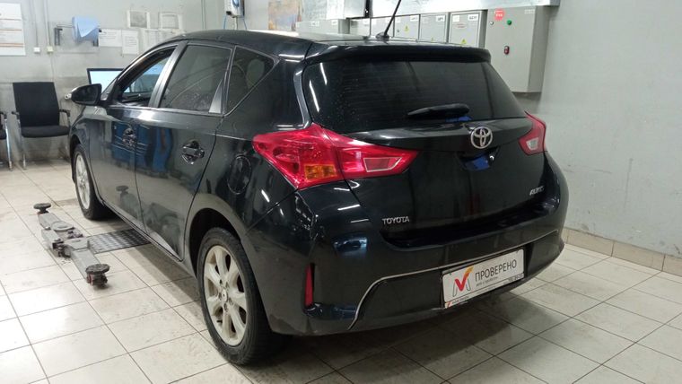 Toyota Auris 2014 года, 174 317 км - вид 4