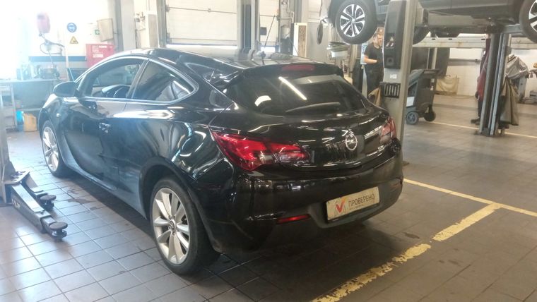 Opel Astra GTC 2012 года, 124 225 км - вид 4