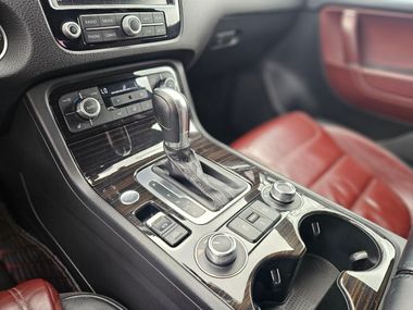Volkswagen Touareg 2017 года, 229 990 км - вид 10