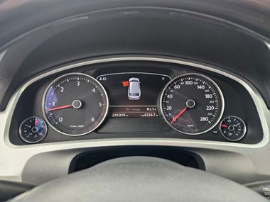 Volkswagen Touareg 2017 года, 229 990 км - вид 7