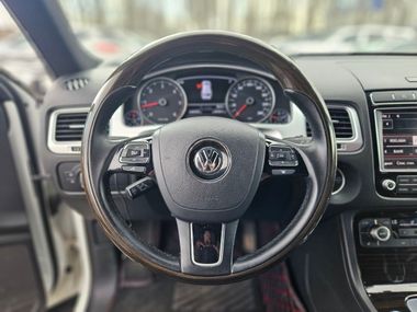 Volkswagen Touareg 2017 года, 229 990 км - вид 8