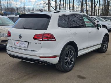 Volkswagen Touareg 2017 года, 229 990 км - вид 4