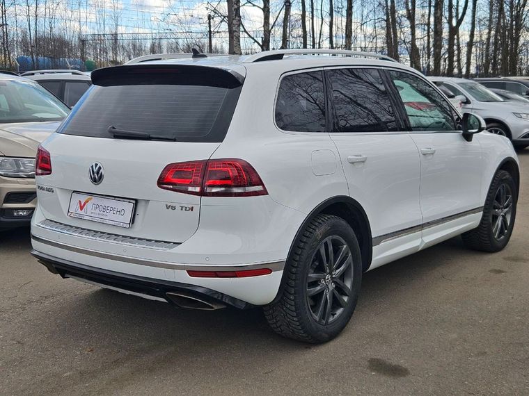 Volkswagen Touareg 2017 года, 229 990 км - вид 4
