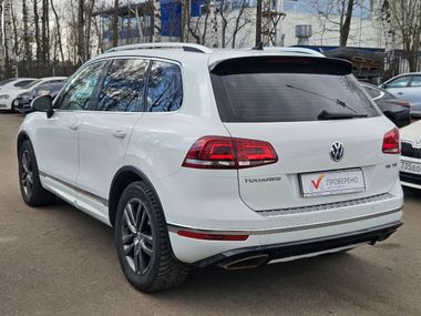 Volkswagen Touareg 2017 года, 229 990 км - вид 6