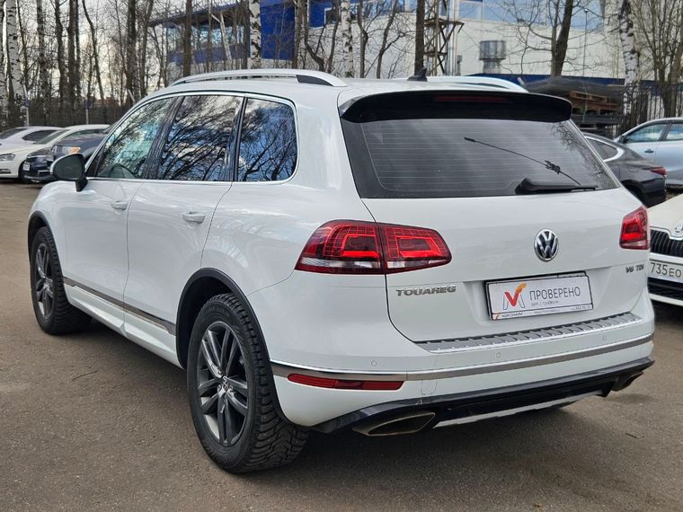 Volkswagen Touareg 2017 года, 229 990 км - вид 6