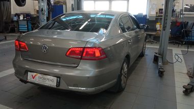 Volkswagen Passat 2012 года, 146 816 км - вид 3