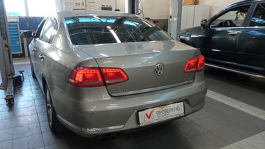 Volkswagen Passat 2012 года, 146 816 км - вид 4