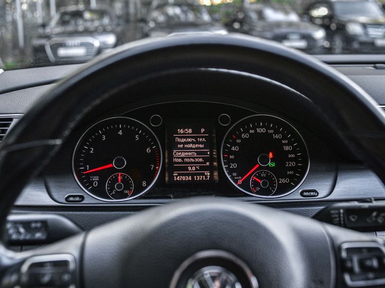 Volkswagen Passat 2012 года, 146 816 км - вид 5