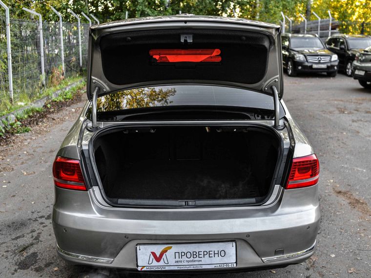Volkswagen Passat 2012 года, 146 816 км - вид 13