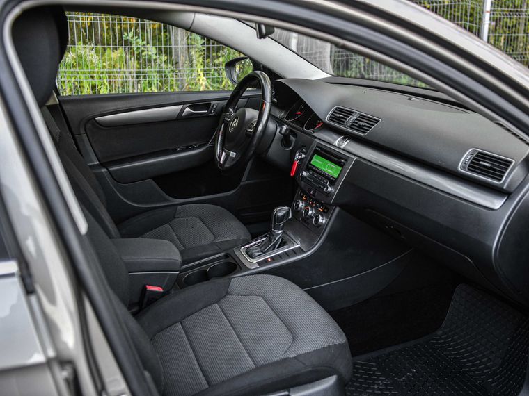 Volkswagen Passat 2012 года, 146 816 км - вид 12