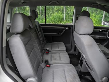 Volkswagen Touran 2009 года, 355 027 км - вид 13