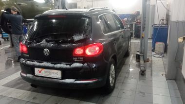 Volkswagen Tiguan 2011 года, 210 411 км - вид 3