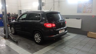 Volkswagen Tiguan 2011 года, 210 411 км - вид 4