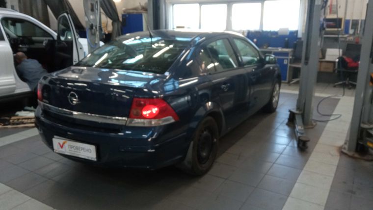 Opel Astra 2011 года, 133 492 км - вид 3