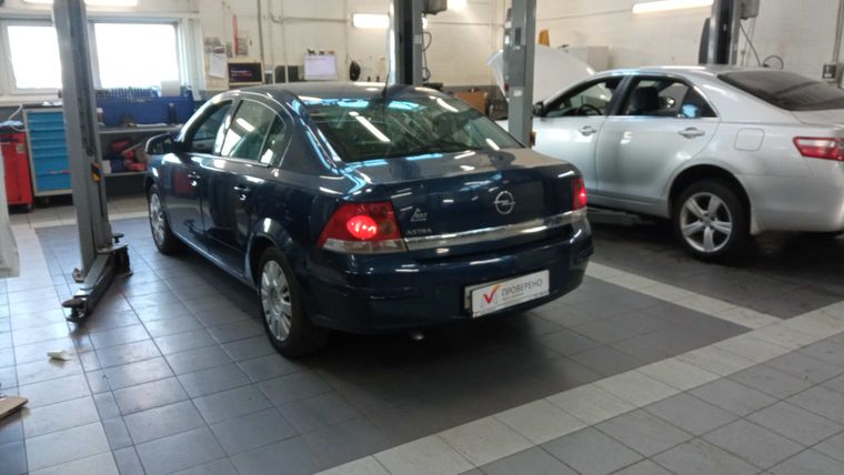 Opel Astra 2011 года, 133 492 км - вид 4