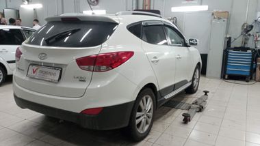Hyundai Tucson 2012 года, 283 800 км - вид 3