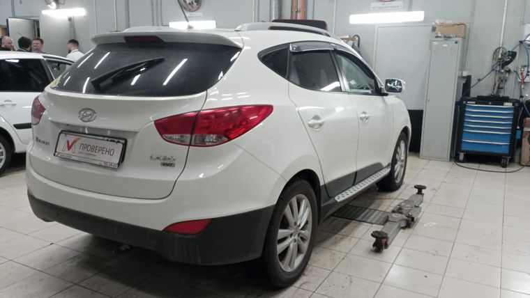 Hyundai Tucson 2012 года, 283 800 км - вид 3