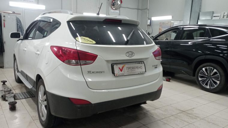Hyundai Tucson 2012 года, 283 800 км - вид 4
