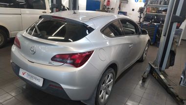Opel Astra GTC 2012 года, 132 698 км - вид 3